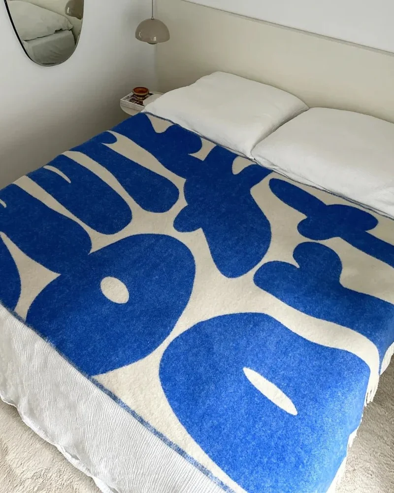 KLEKKS × JETTE NO. 22 Wolldecke in Blau