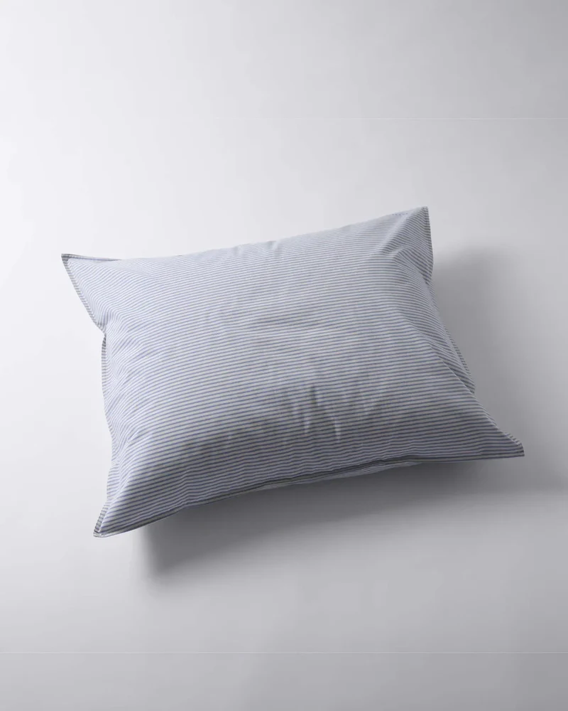 Gestreifter Kissenbezug aus Bio-Baumwolle (80 x 80 cm) • Blue-Ecru