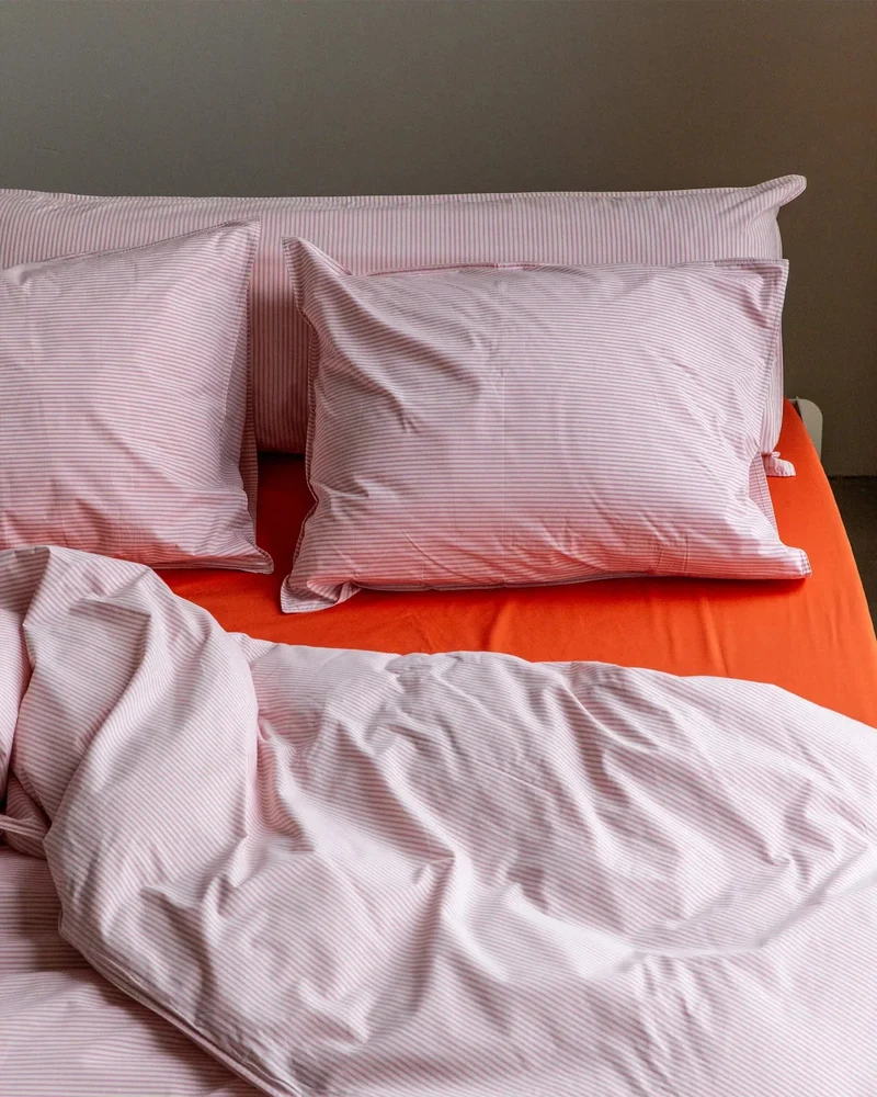 Gestreifter Kissenbezug aus Bio-Baumwolle (80 x 80 cm) • Pink-Ecru