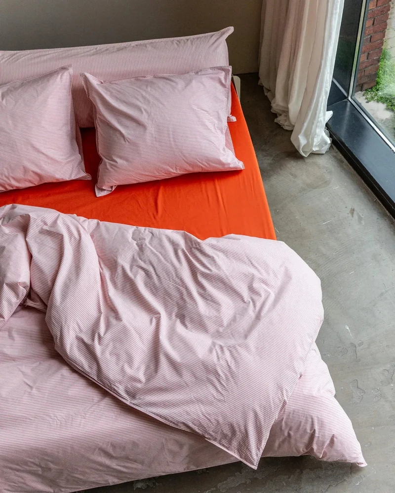Gestreifter Kissenbezug aus Bio-Baumwolle (80 x 80 cm) • Pink-Ecru