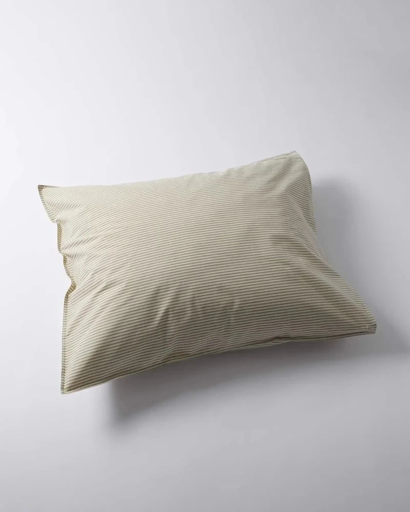 Gestreifter Kissenbezug aus Bio-Baumwolle (80 x 80 cm) • Olive-Ecru