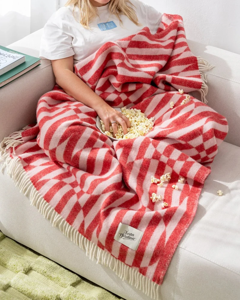 NOLITA Sofadecke aus Wolle • Red