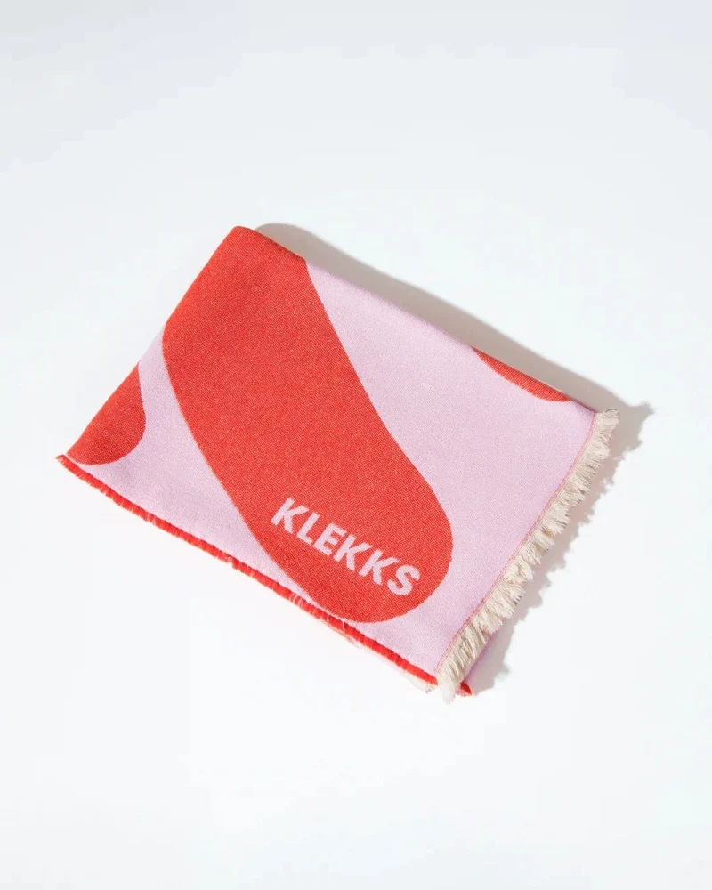 KLEKKS NO. 5 Leichte Baumwolldecke in Rot/Rosa