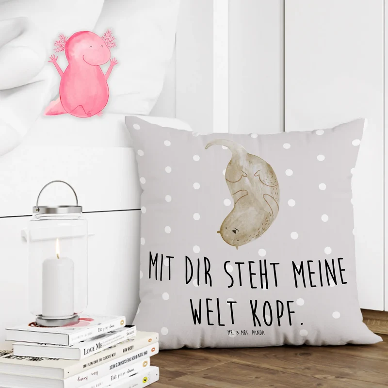 40x40 Kissen Otter Kopfüber