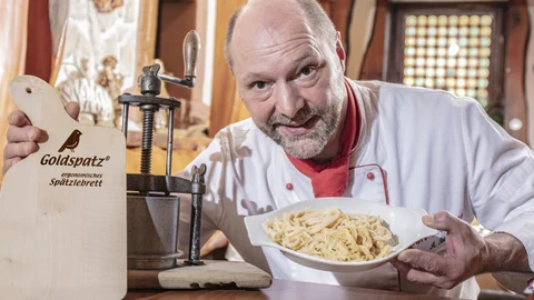 Goldspatz Ergonomisches Spätzlebrett mit Spätzleschaber, Edelstahl