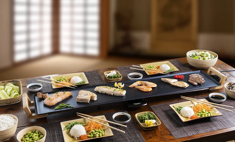 Teppanyaki Grillplatte in Asien Design, mit Bambusgriffen