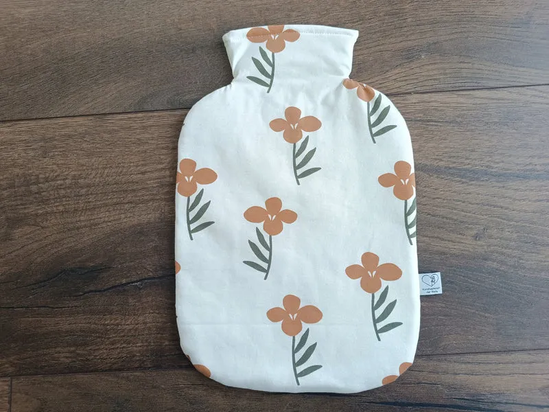 Wärmflasche 2 Liter im skandinavischen Stil mit Blumen