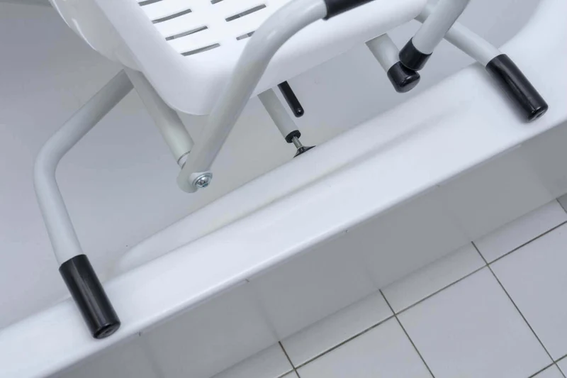Badewannensitz drehbar Atlantis IV 360° mit Armlehnen stabil sicher