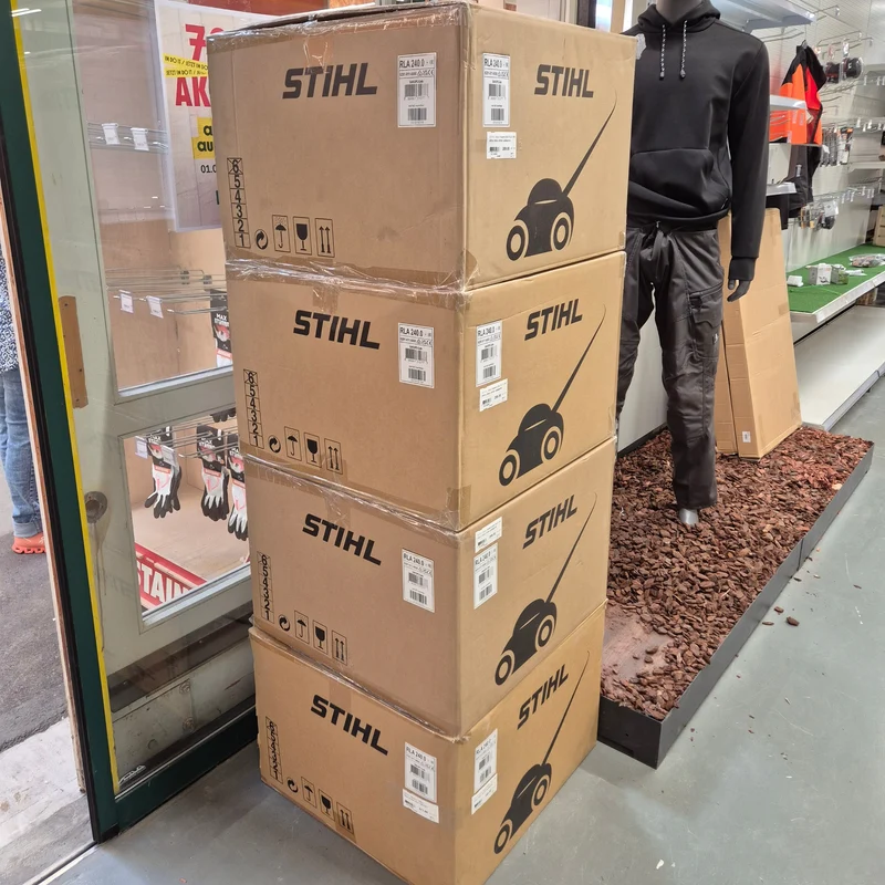 STIHL RLA 240 / Vertikutierer / Rasenlüfter - Restposten - ab Lager Schweiz!