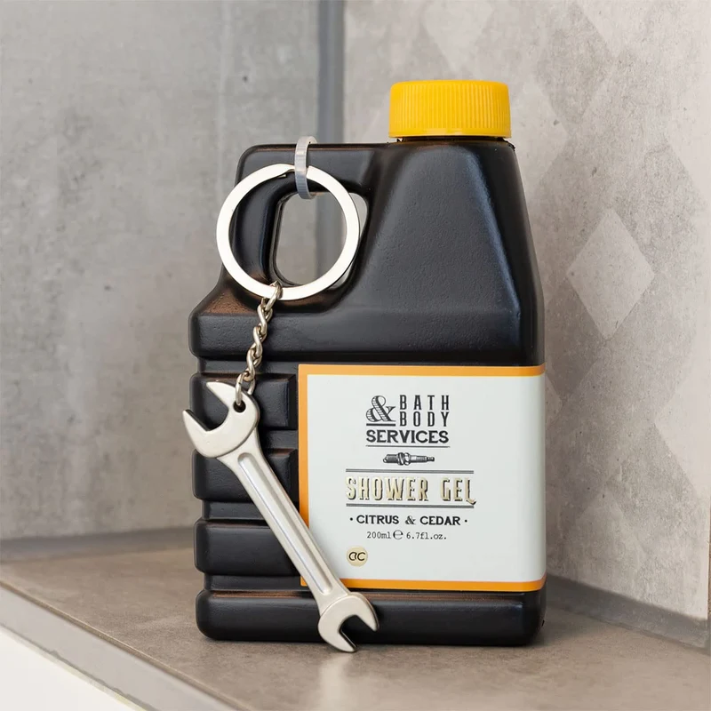 Duschgel BATH & BODY SERVICES für Herren, 200 ml Duschgel im Ölkanister Design mit Schraubenschlüssel Schlüsselanhänger, Geschenkidee für Männer zum Valentinstag und Geburtstag