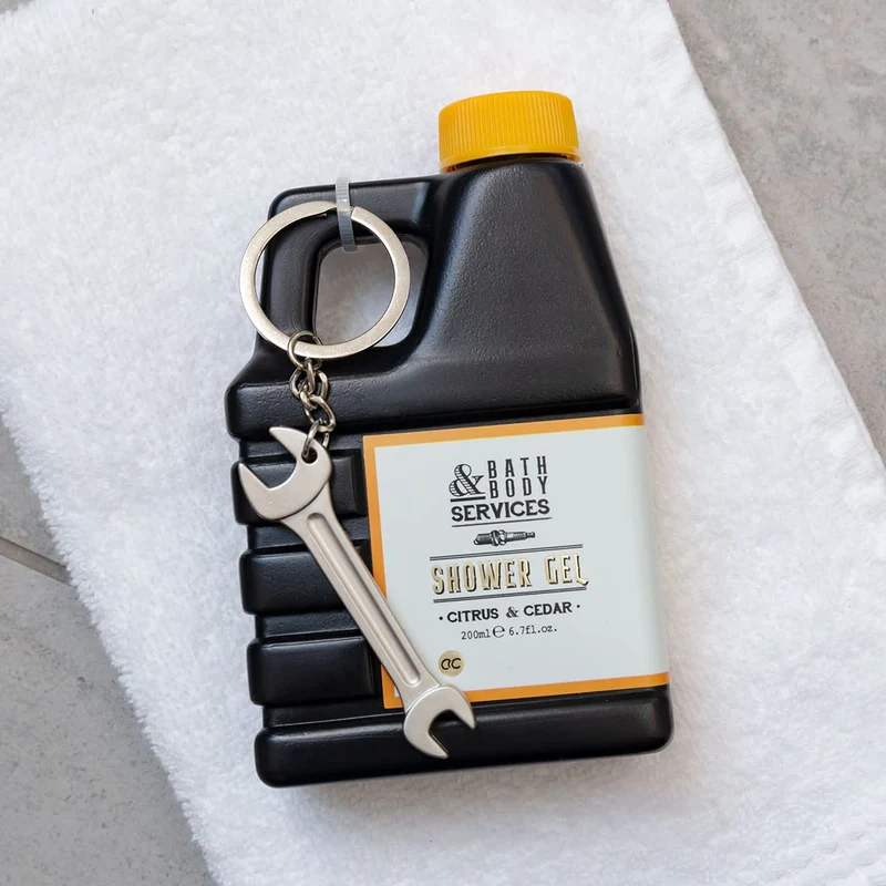Duschgel BATH & BODY SERVICES für Herren, 200 ml Duschgel im Ölkanister Design mit Schraubenschlüssel Schlüsselanhänger, Geschenkidee für Männer zum Valentinstag und Geburtstag