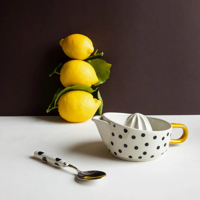 Mono Dots Lemon Squeezer
